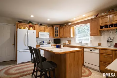 208 Moody St, Eureka, IL 61530 photo 7