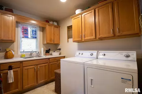 208 Moody St, Eureka, IL 61530 photo 12