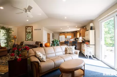 208 Moody St, Eureka, IL 61530 photo 9