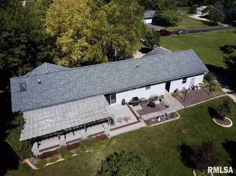 208 Moody St, Eureka, IL 61530 photo 2
