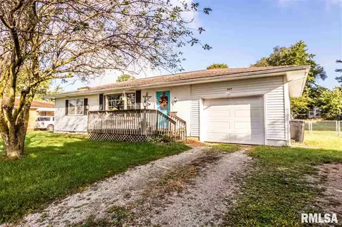 807 E 2nd St, Delavan, IL 61734 photo 2