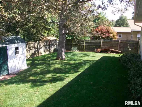705 E Sycamore St, Canton, IL 61520 photo 28