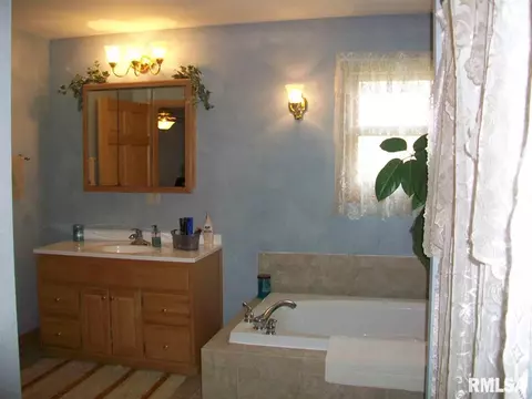 705 E Sycamore St, Canton, IL 61520 photo 22