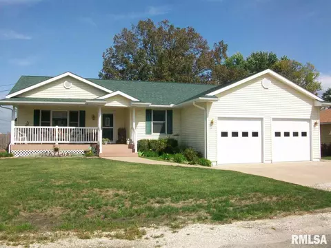 705 E Sycamore St, Canton, IL 61520 photo 1
