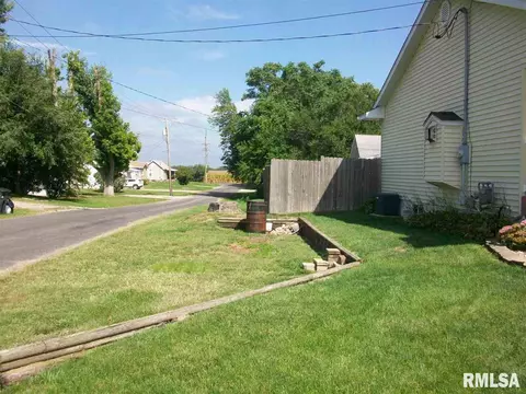 705 E Sycamore St, Canton, IL 61520 photo 35
