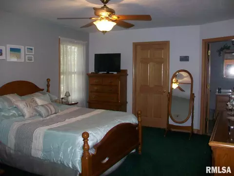 705 E Sycamore St, Canton, IL 61520 photo 16