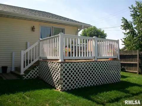 705 E Sycamore St, Canton, IL 61520 photo 32