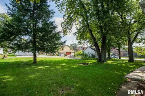 207 S Myers St, Eureka, IL 61530 photo 3