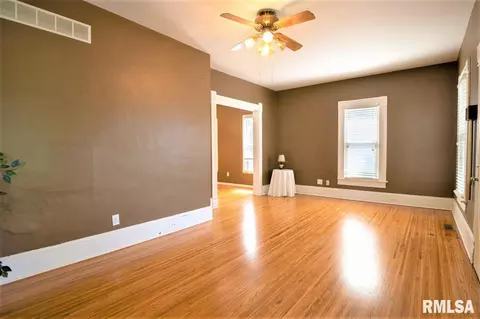 207 S Myers St, Eureka, IL 61530 photo 5