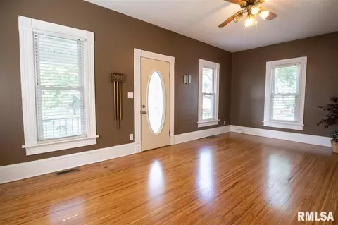 207 S Myers St, Eureka, IL 61530 photo 7