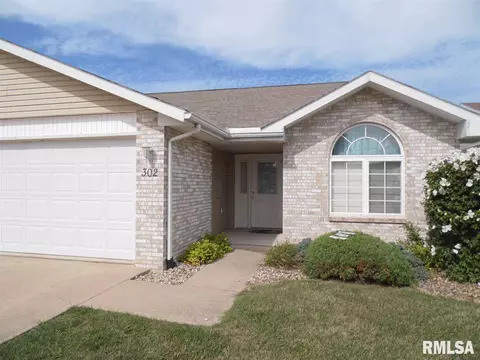 302 Scotch Pine Dr, Macomb, IL 61455 photo 1