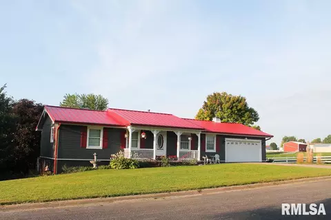 215 Dennis Dr, Eureka, IL 61530 photo 2