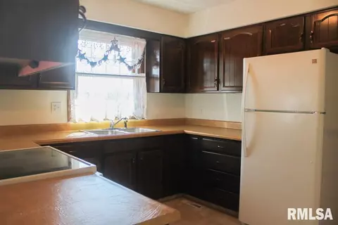 215 Dennis Dr, Eureka, IL 61530 photo 10