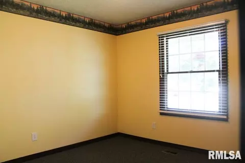 215 Dennis Dr, Eureka, IL 61530 photo 13