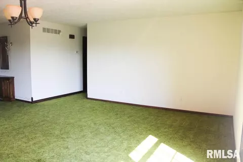 215 Dennis Dr, Eureka, IL 61530 photo 7