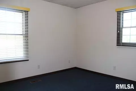 215 Dennis Dr, Eureka, IL 61530 photo 11