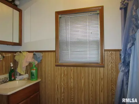 899 Elm St, Canton, IL 61520 photo 10