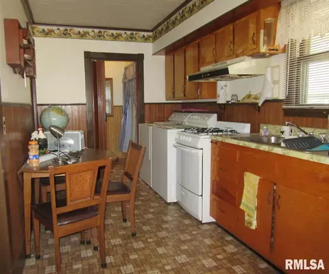 899 Elm St, Canton, IL 61520 photo 8