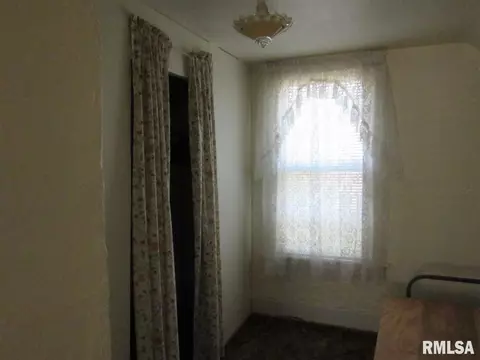 899 Elm St, Canton, IL 61520 photo 15