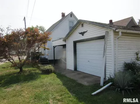899 Elm St, Canton, IL 61520 photo 22