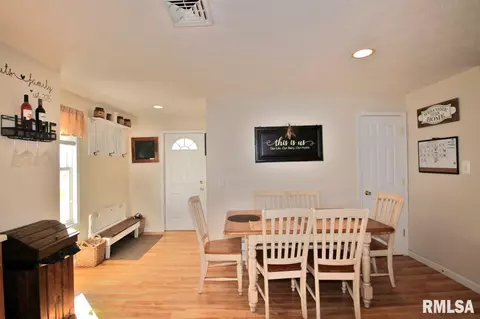 1406 W Front St, Roanoke, IL 61561 photo 8