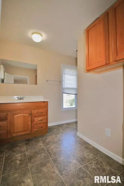 1406 W Front St, Roanoke, IL 61561 photo 21