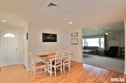 1406 W Front St, Roanoke, IL 61561 photo 4