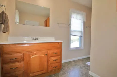 1406 W Front St, Roanoke, IL 61561 photo 27