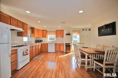 1406 W Front St, Roanoke, IL 61561 photo 5