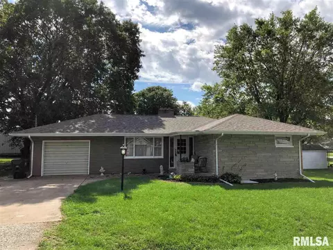 24 E Beech St, Canton, IL 61520 photo 1