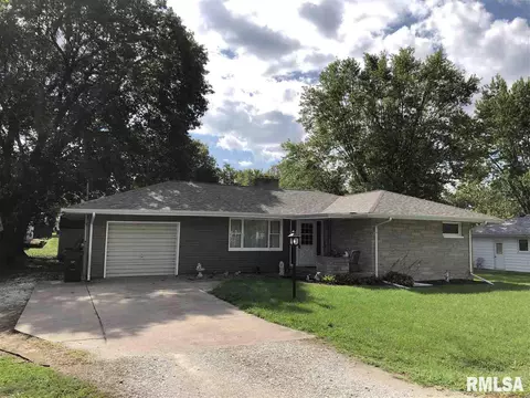 24 E Beech St, Canton, IL 61520 photo 2