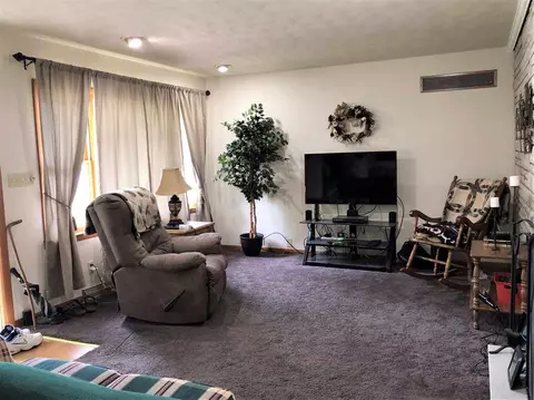 24 E Beech St, Canton, IL 61520 photo 5