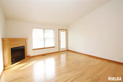 111 Marvin Ct, Germantown Hills, IL 61548 photo 4