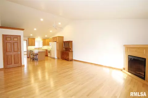 111 Marvin Ct, Germantown Hills, IL 61548 photo 5