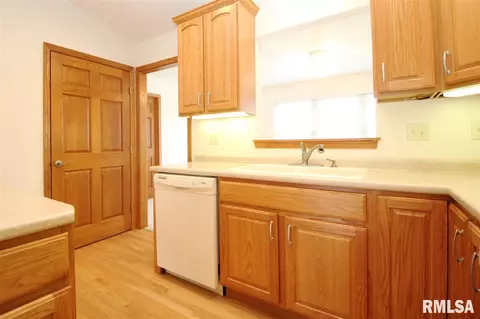 111 Marvin Ct, Germantown Hills, IL 61548 photo 8