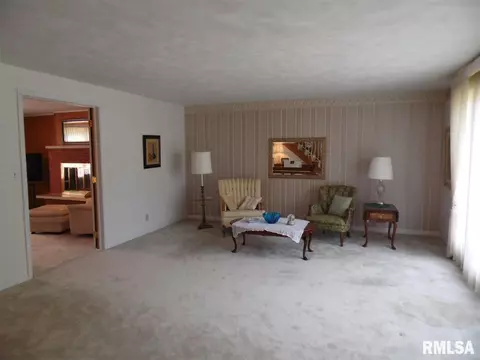 720 Jamie Ln, Macomb, IL 61455 photo 2