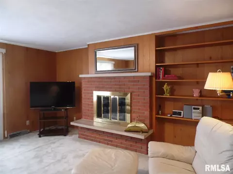 720 Jamie Ln, Macomb, IL 61455 photo 4
