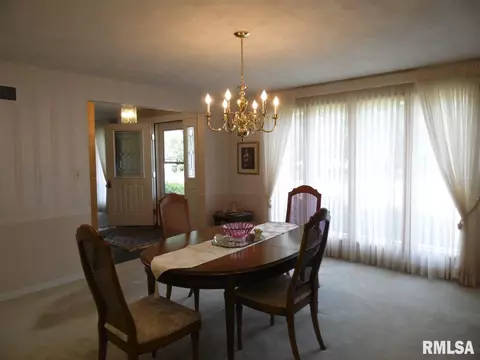 720 Jamie Ln, Macomb, IL 61455 photo 15