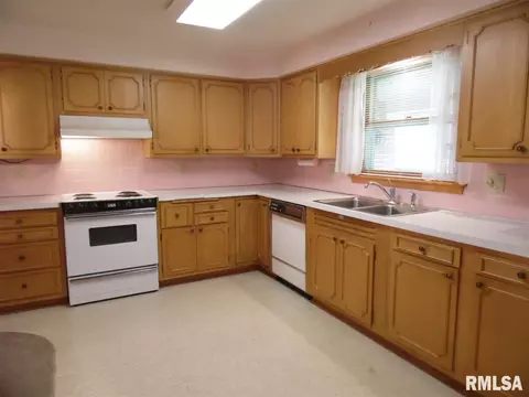 720 Jamie Ln, Macomb, IL 61455 photo 11