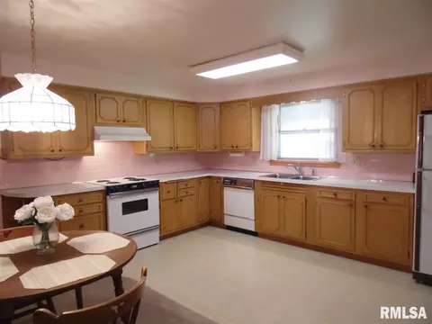 720 Jamie Ln, Macomb, IL 61455 photo 8