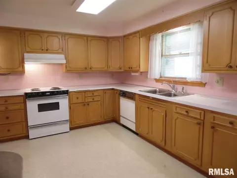 720 Jamie Ln, Macomb, IL 61455 photo 12