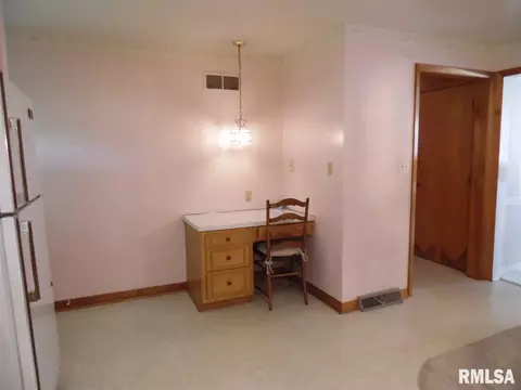 720 Jamie Ln, Macomb, IL 61455 photo 10