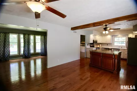 604 Golfcrest Ct, Eureka, IL 61530 photo 9