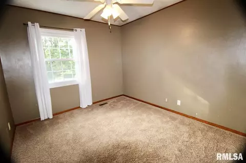 604 Golfcrest Ct, Eureka, IL 61530 photo 25