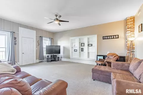 205 N 1st St, Dunlap, IL 61525 photo 8