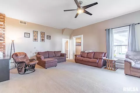 205 N 1st St, Dunlap, IL 61525 photo 7
