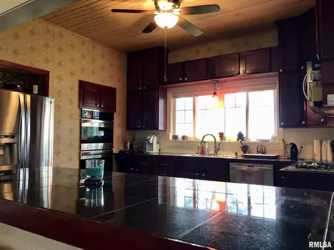 281 Emerson Rd, Macomb, IL 61455 photo 17