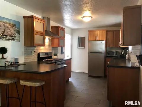 527 S Johnson St, Macomb, IL 61455 photo 6