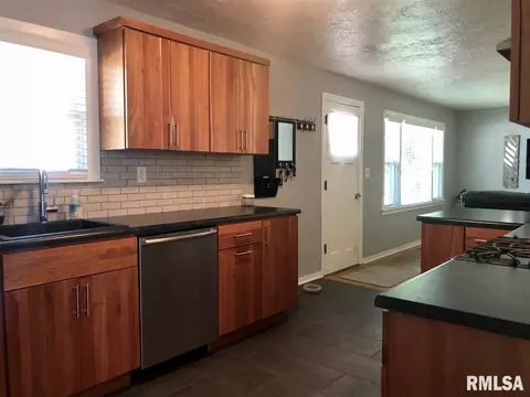 527 S Johnson St, Macomb, IL 61455 photo 10
