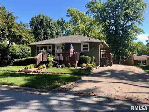 527 S Johnson St, Macomb, IL 61455 photo 1